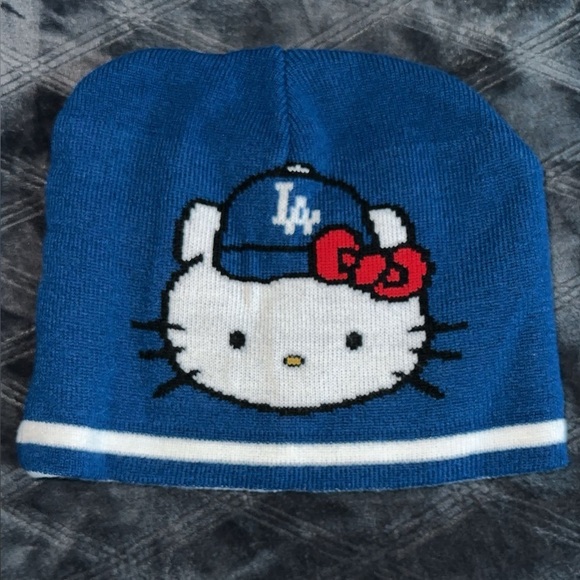 Hello Kitty Blue Knit Hat with Red Bow Dodgers 2020 - Picture 1 of 4